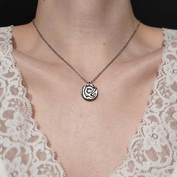 Gothic abstract hypnosis swirly necklace with a small silver chain - Picture 1 of 10